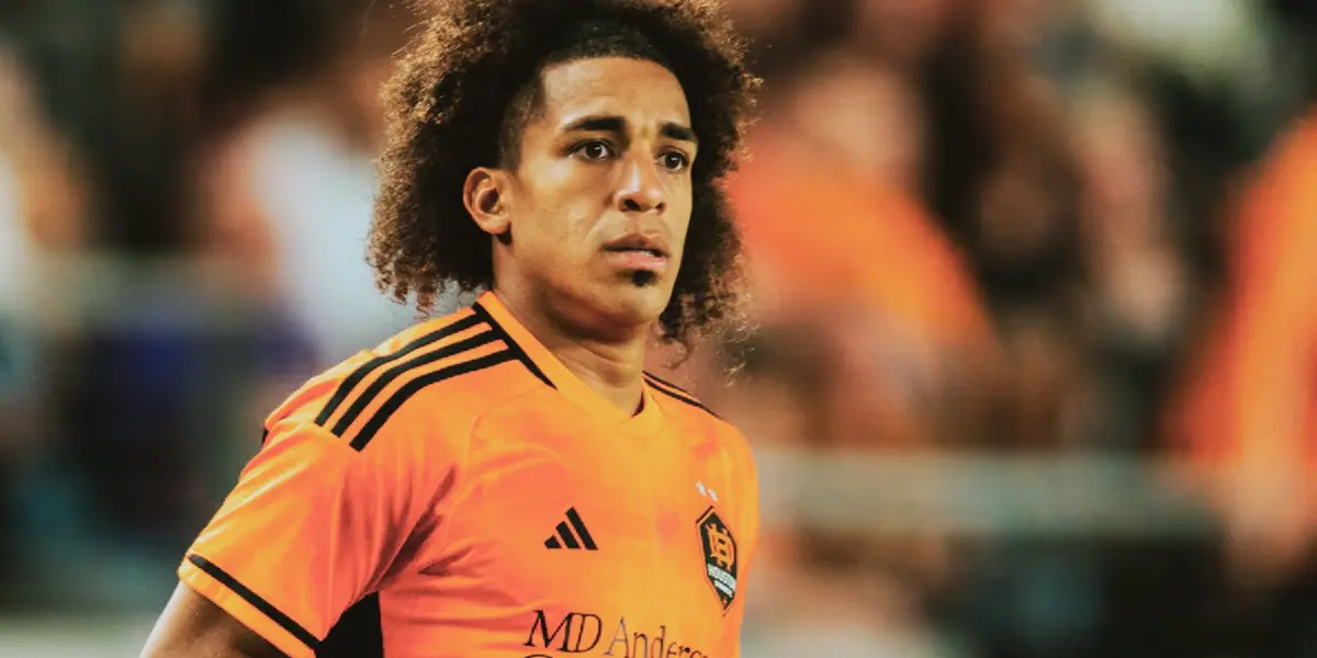 Adalberto Carrasquilla con la playera de Houston (Fuente: Mexsports)