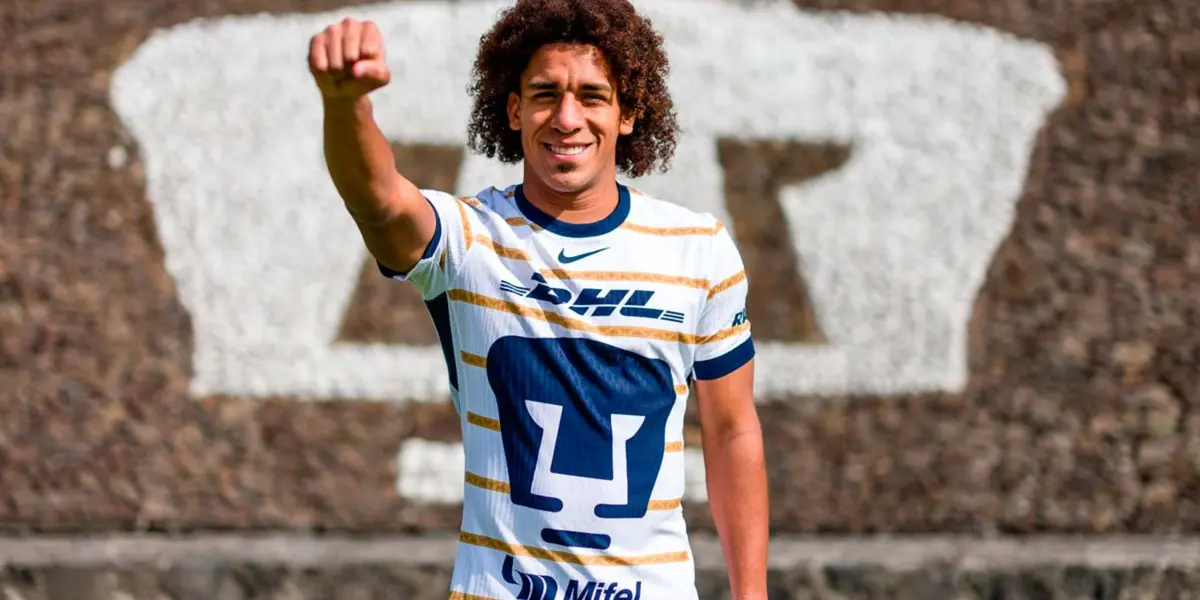 Adalberto Carrasquilla en la cantera de Pumasl saludando a la gente (Fuente: Pumas)