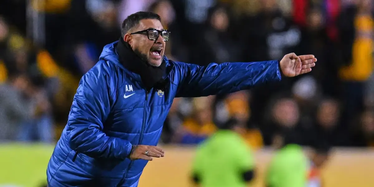Antonio Mohamed dirige un cotejo de Pumas (Fuente: Mexsports)