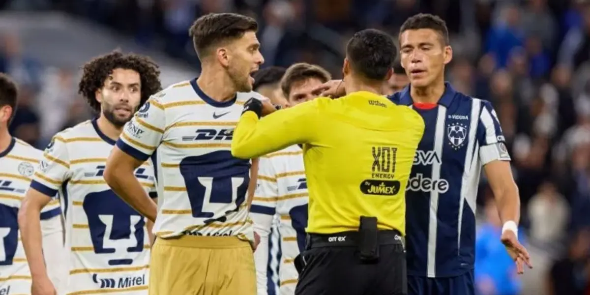 arbitraje en el Pumas vs Raaydos/FOTO: Récord