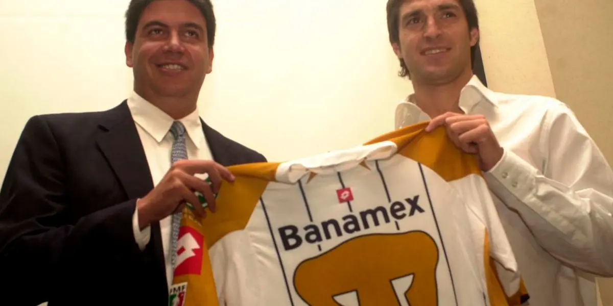 Arturo Elías Ayub llega a presentar un jugador a Pumas (Fuente: Pumas)