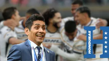 Campos y jugadores de Pumas/FOTO: Yahoo Noticias