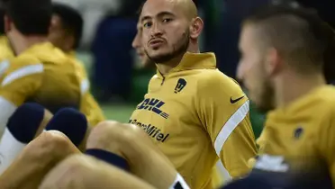 Carlos González calentando con el combinado de Pumas (Fuente: Mexsports)