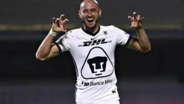 Carlos González festeja con el combinado de Pumas (Fuente: Mexsports)