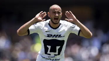 Carlos González juega un cotejo con el combinado de Pumas (Fuente: Mexsports)