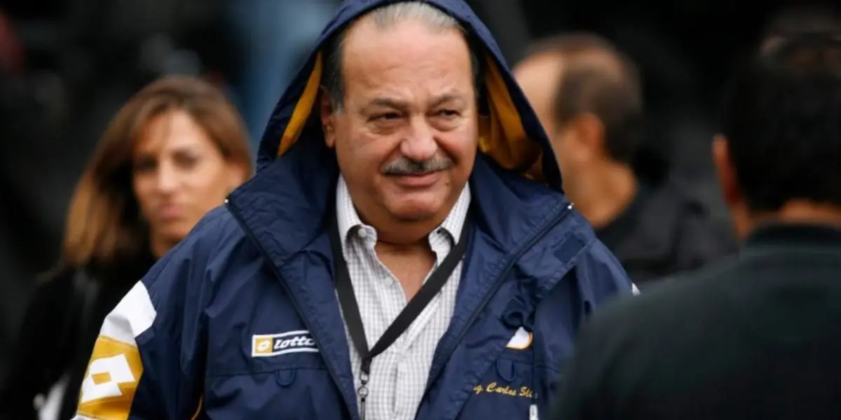 Carlos Slim saludando al aficionado de Pumas en el estadio (Fuente: Medio Tiempo)