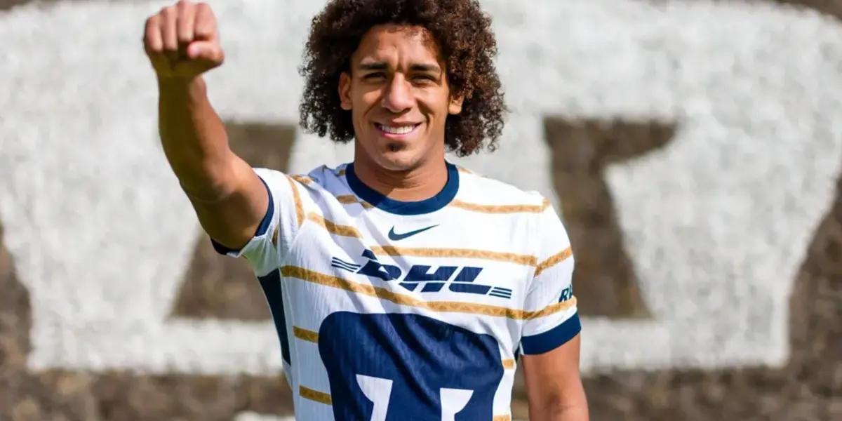 Carrasquilla presentado con el combinado de los Pumas (Fuente: Pumas)