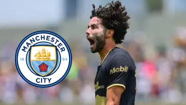 César Huerta con Pumas y escudo del Manchester City