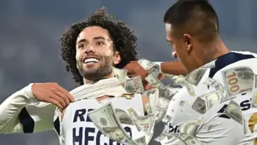 César Huerta festeja con el combinado de los Pumas (Fuente: Mexsports)