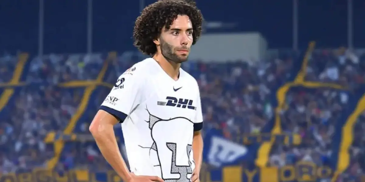 César Huerta jugando con los Pumas