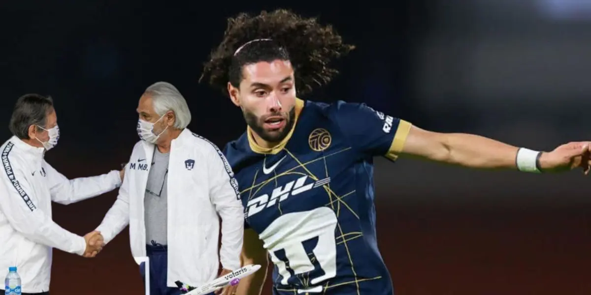 Chino Huerta con Pumas y directiva/FOTO: Getty Images