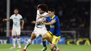 Chino Huerta y Fidalgo peleando el balón / Foto: Mexsport