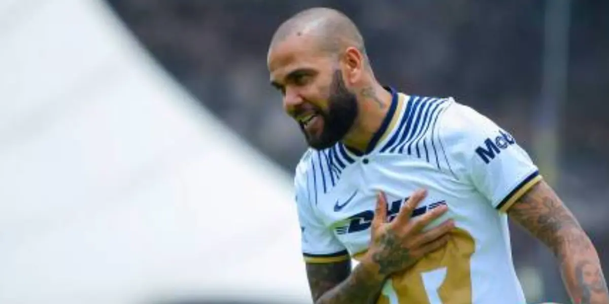 Dani Alves en cantera con Pumas