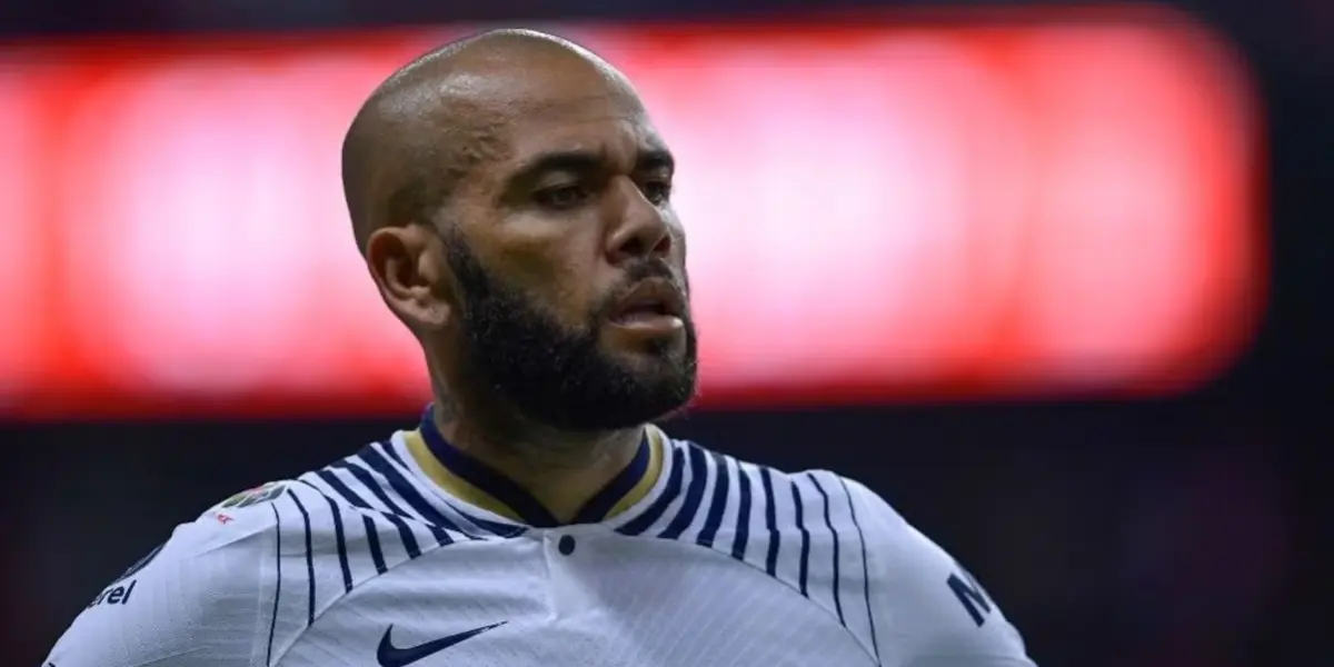 Dani Alves en un juego ante el combinado de Toluca (Fuente: Mexsports)