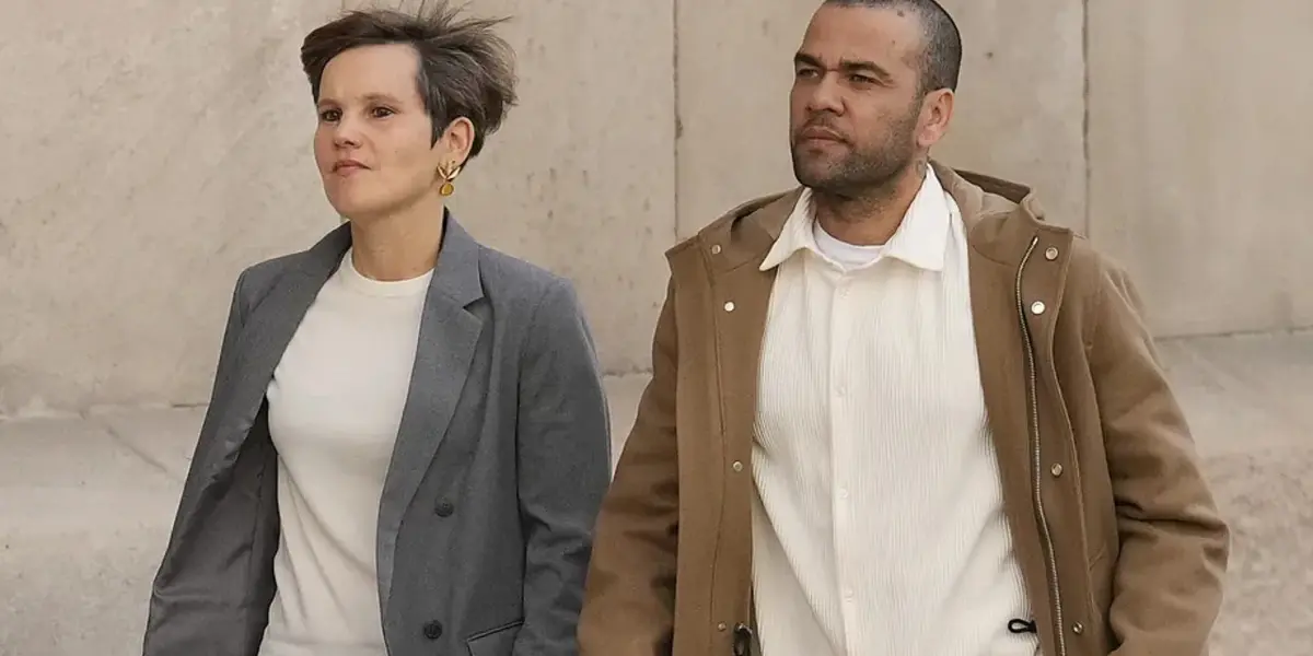 Dani Alves y su abogada Inés Guardiola en los tribunales