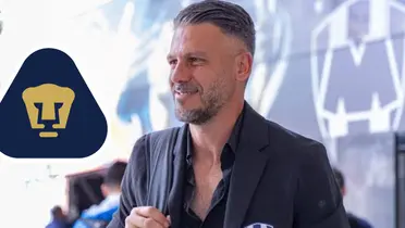 Demichelis con escudo de Pumas/FOTO: Olé