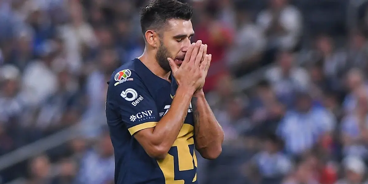 Eduardo Salvio con Pumas lamentándose