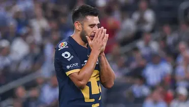 Eduardo Salvio con Pumas lamentándose