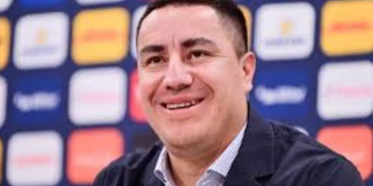 Efraín Juárez en conferencia de prensa con los Pumas (Fuente: Pumas)