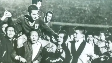 El equipo universitario que logró el ascenso celebra / Foto: UNAM