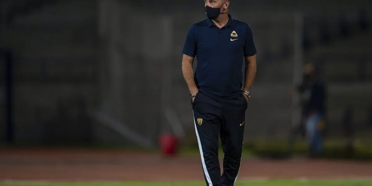 En un movimiento desesperado, el técnico mandó una alineación que no se había visto este torneo