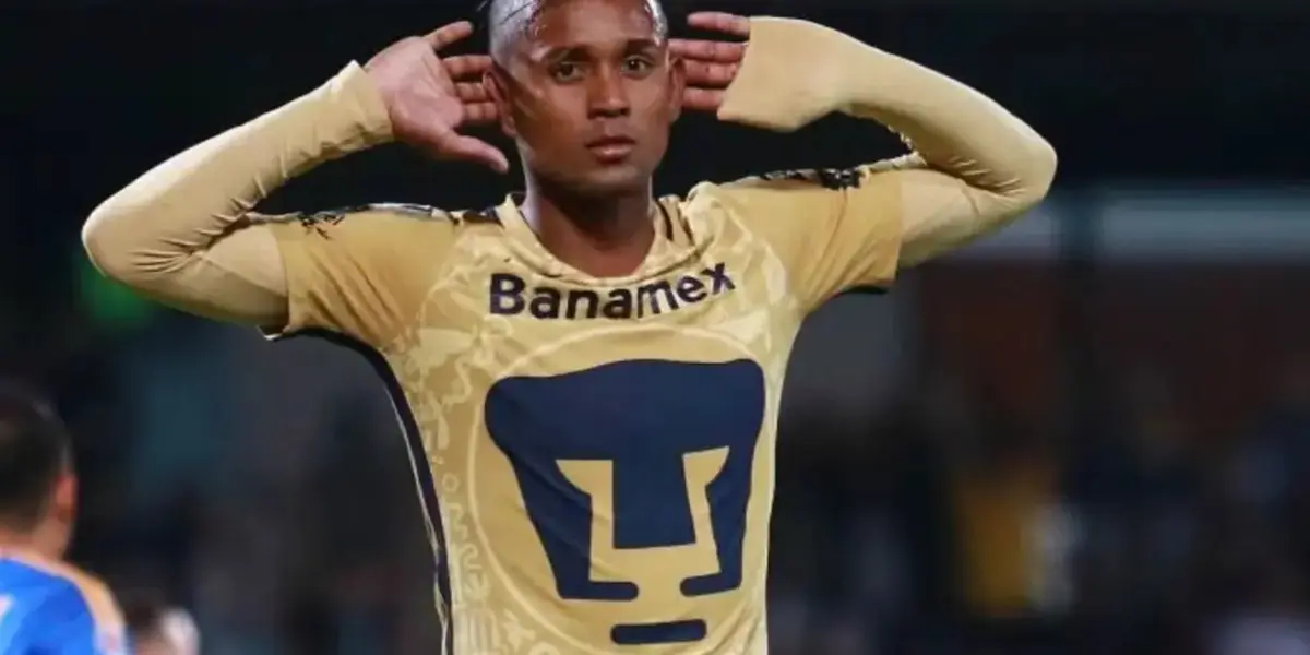 Fidel Martínez festeja gol con el cuadro de Pumas (Fuente: Mexsports)