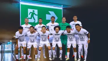 Foto oficial de Pumas con exit de fondo