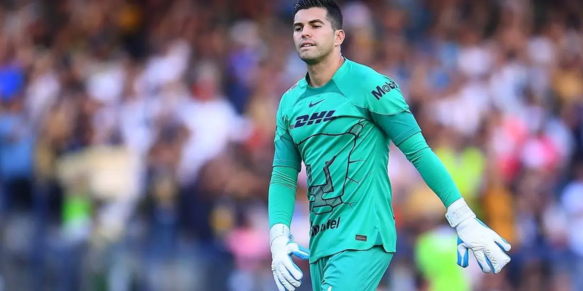 González salta al campo del estadio Universitario (Fuente: Mexsports)