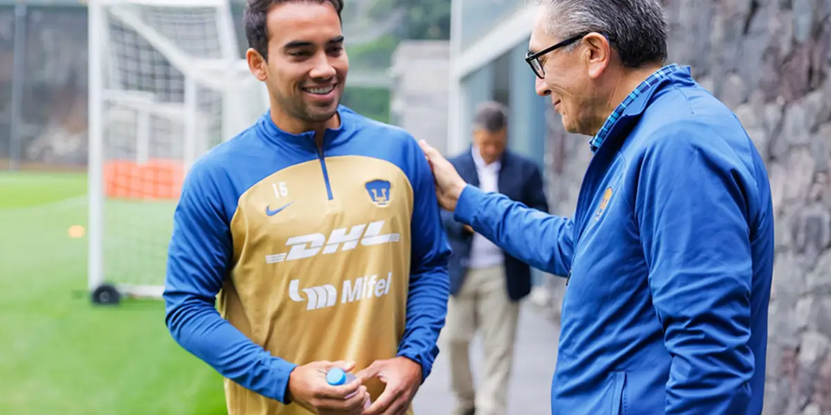 González visita práctica de los Pumas (Fuente: Gaceta UNAM)