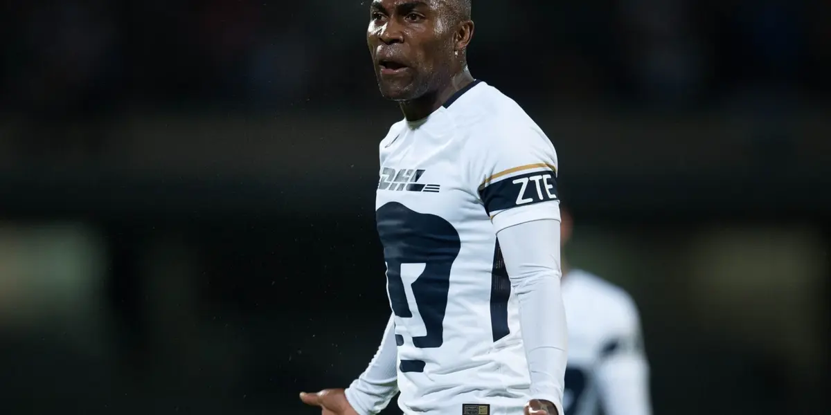 Guerrón en un partido dde los Pumas, protesta (Fuente: Mexsports)