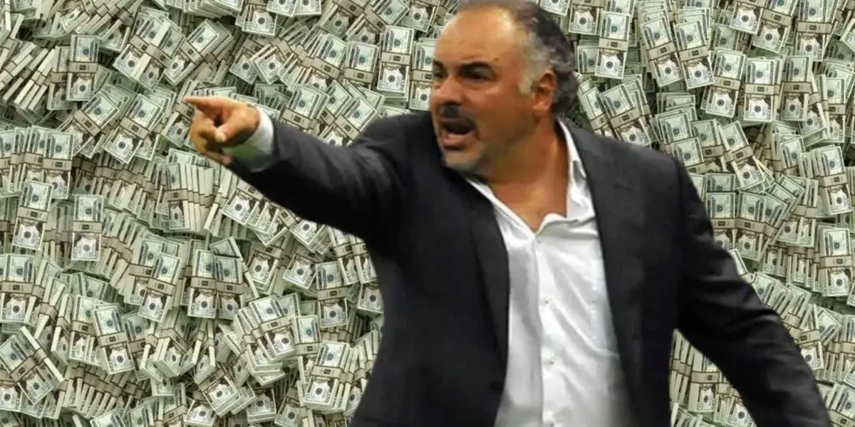 Guillermo Vázquez con dólares