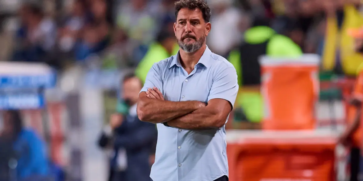 Gustavo Lema con los Pumas