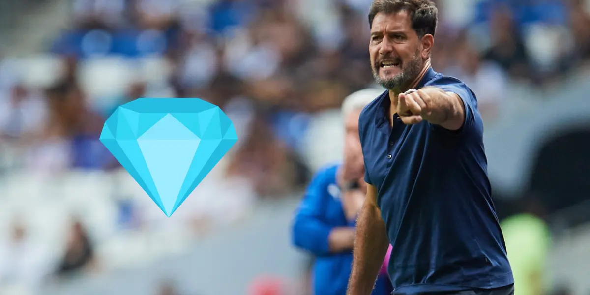 Gustavo Lema con los Pumas y un diamante.