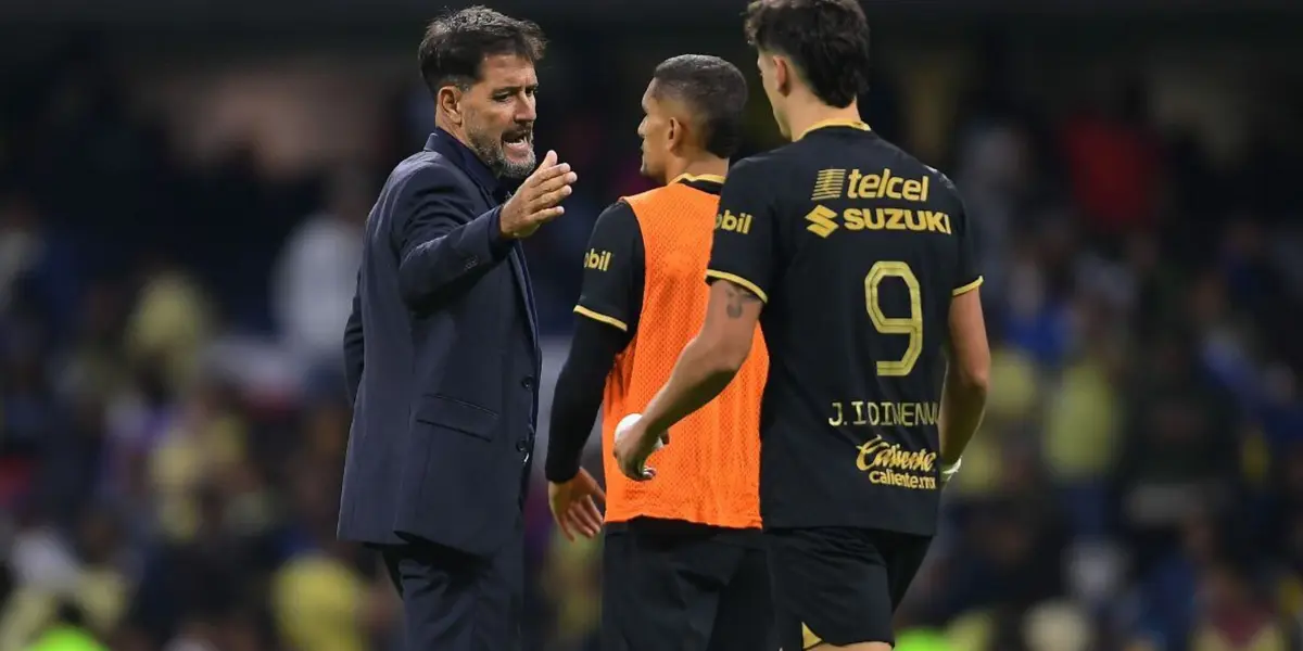 Gustavo Lema da la mano a Juan Dinenno en Pumas (Fuente: Mexsports)