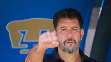 Gustavo Lema dirigiendo a Pumas