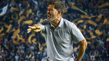 Gustavo Lema dirigiendo a Pumas / Foto: Getty Images