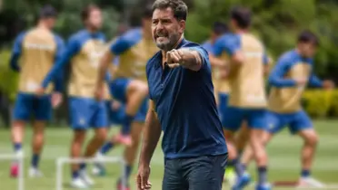 Gustavo Lema dirigiendo a Pumas / Foto: Pumas MX