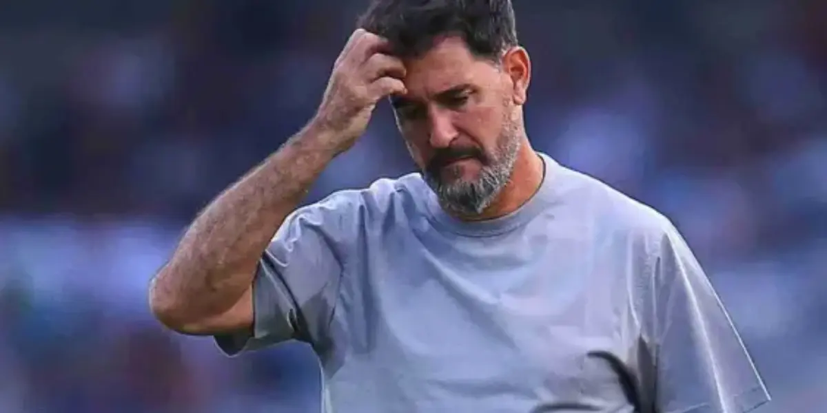 Gustavo Lema sale lamentándose del campo de juego (Fuente: Mexsports)