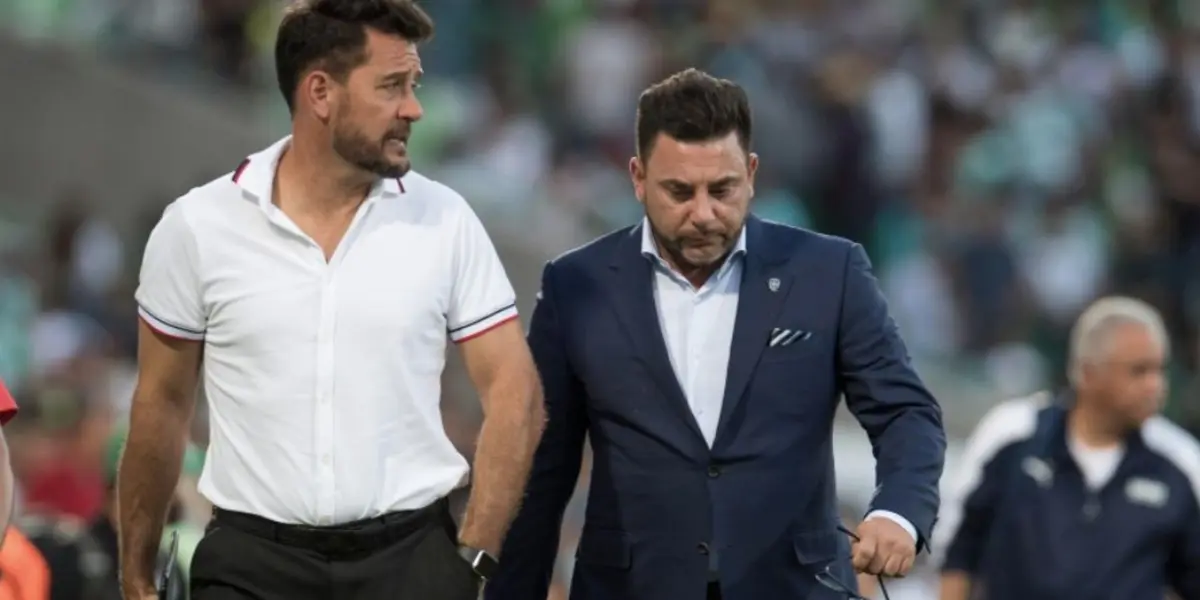 Gustavo Lema y Antonio Mohamed con Pumas