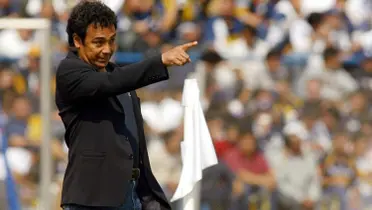Hugo Sánchez dirige un juego de Pumas en CU (Fuente: Mexsports)