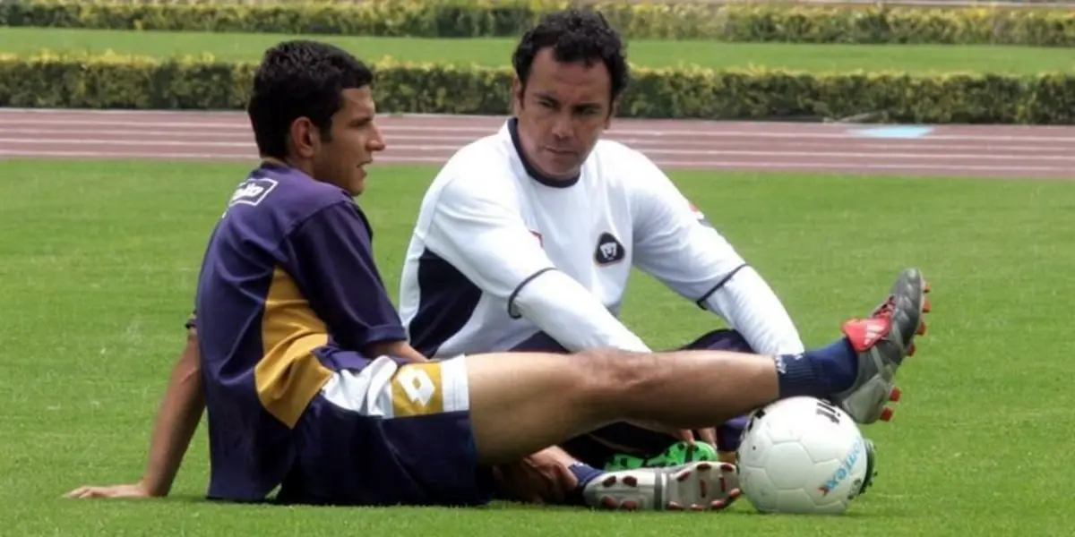 Hugo Sánchez dirige una práctica de Pumas, en CU (Fuente: Cancha)