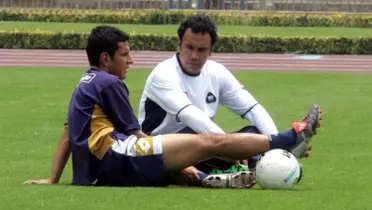 Hugo Sánchez dirige una práctica de Pumas, en CU (Fuente: Cancha)