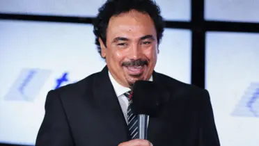 Hugo Sánchez en presentación en una conferencia de marca (Fuente: Marca)