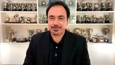 Hugo Sánchez en una conferencia de prensa (Fuente: Gaceta Pumas)