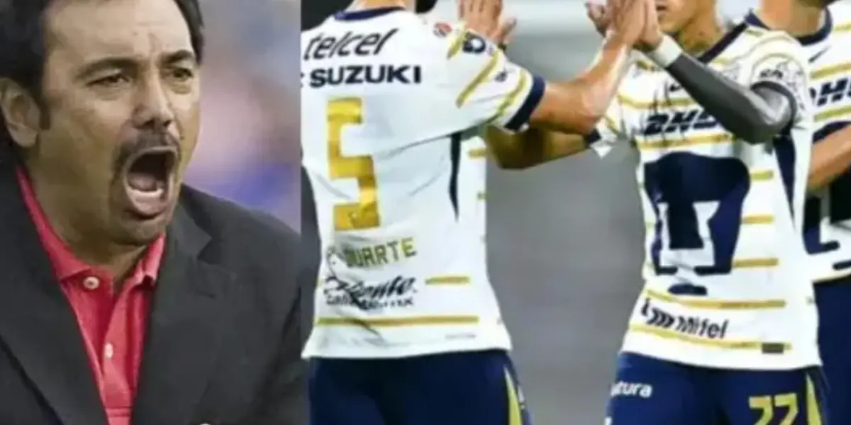 Hugo Sánchez grita a jugadores, a la derecha, Pumas festeja gol (Fuente: Milenio y Mexsports)