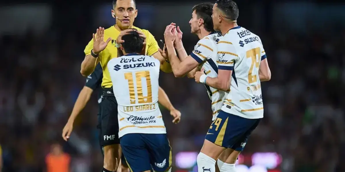 Ismael Rosario López da penal polémico a Rayados, en el juego ante Pumas (Fuente: Mexsports)