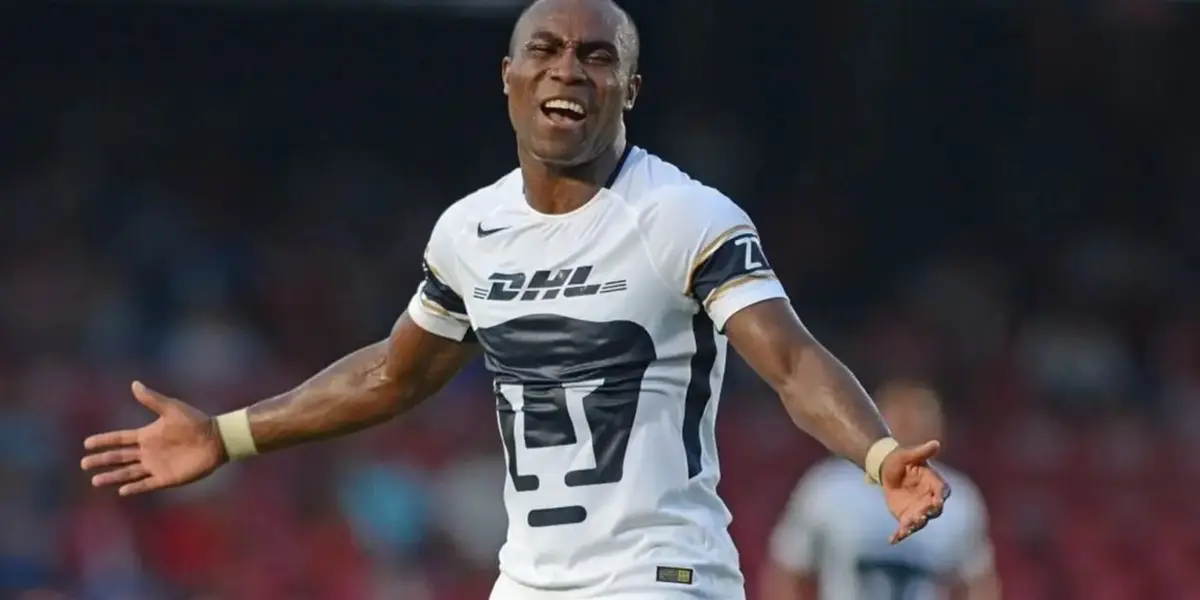 Joffre Guerrón con Pumas