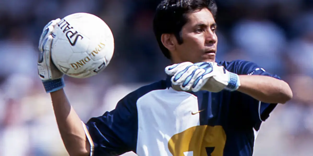 Jorge Campos cuando era portero de los Pumas (Fuente: Mexsports)