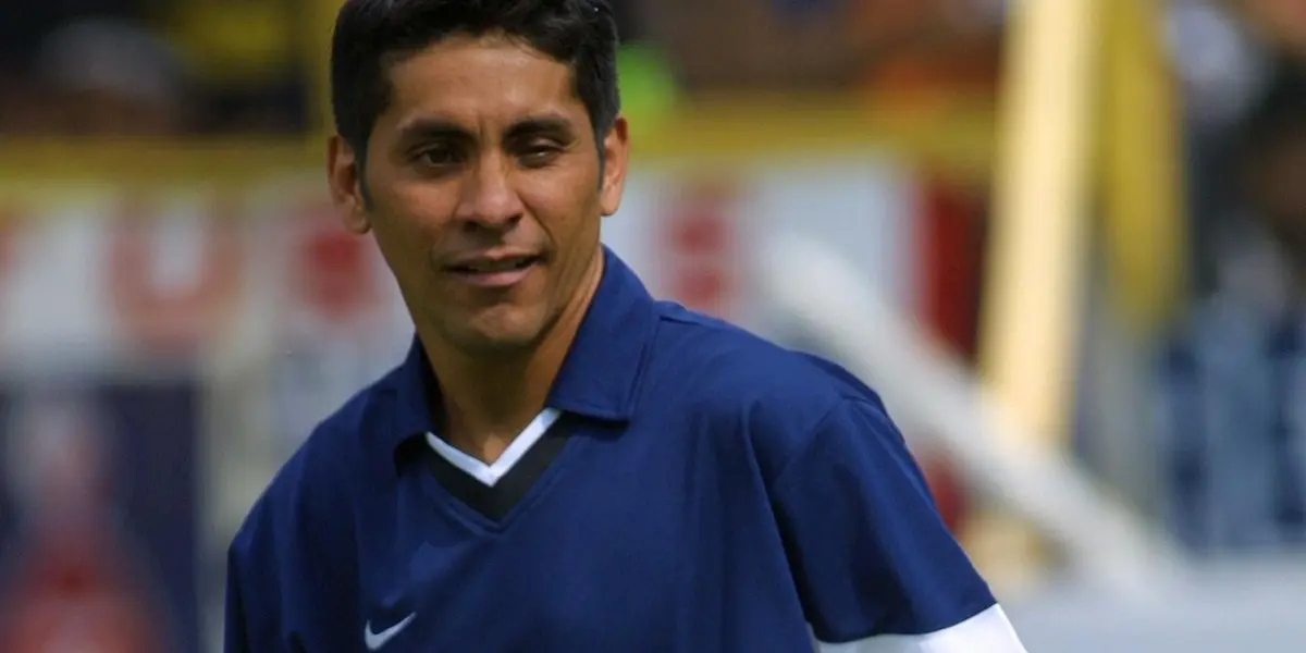 Jorge Campos en un juego amistoso con la playera de Pumas (Fuente: Pumas)