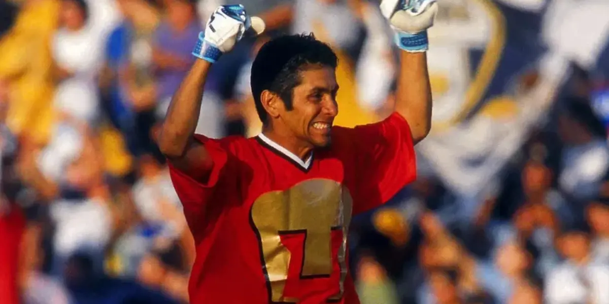 Jorge Campos festeja penal atajado en CU (Fuente: Mexsports)